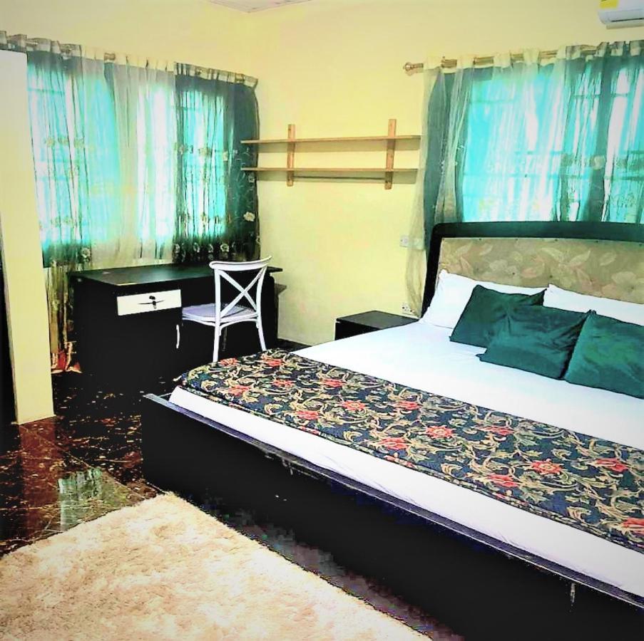 Апартаменти Detouz Lodging Аккра Екстер'єр фото